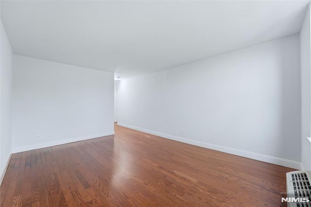 200 Grand Cove Way 4J, Edgewater, NJ 07020