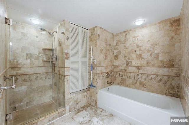 200 Grand Cove Way 4J, Edgewater, NJ 07020