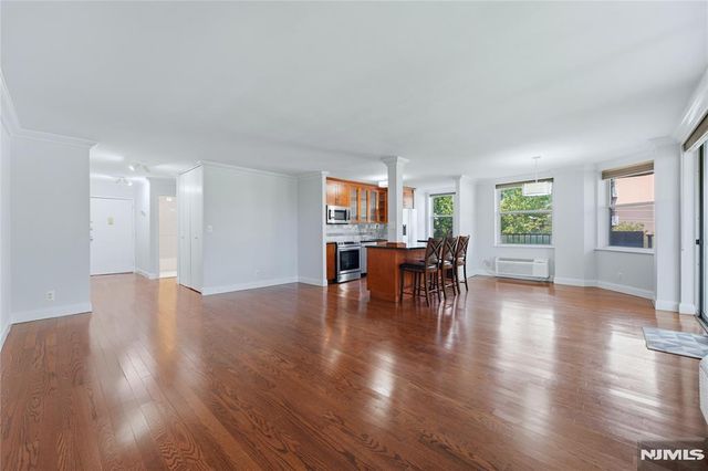 200 Grand Cove Way 4J, Edgewater, NJ 07020