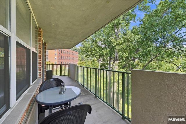 200 Grand Cove Way 4J, Edgewater, NJ 07020