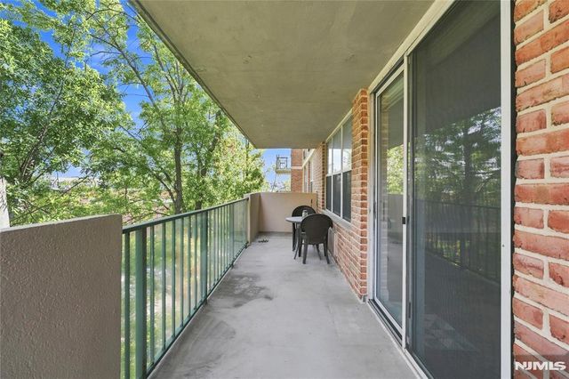 200 Grand Cove Way 4J, Edgewater, NJ 07020