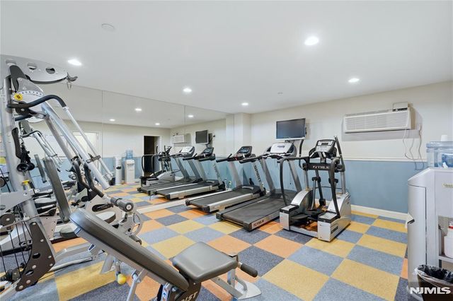 200 Grand Cove Way 4J, Edgewater, NJ 07020