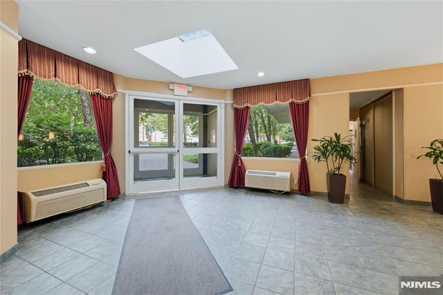 200 Grand Cove Way 4J, Edgewater, NJ 07020