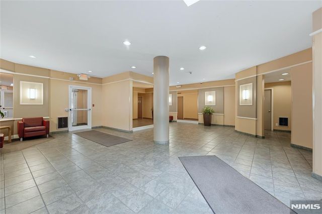 200 Grand Cove Way 4J, Edgewater, NJ 07020