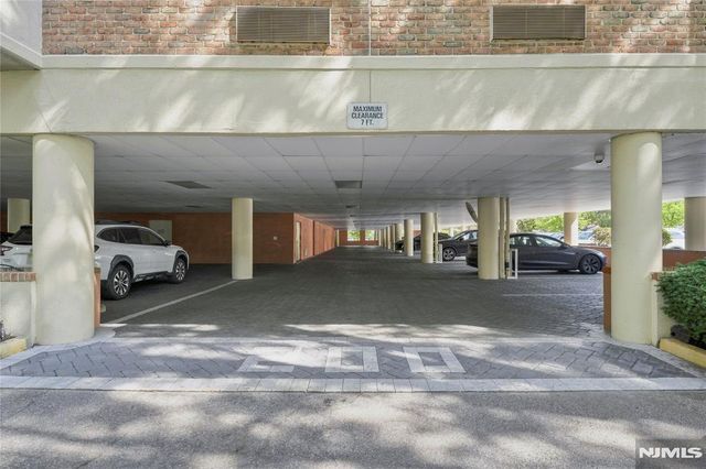 200 Grand Cove Way 4J, Edgewater, NJ 07020
