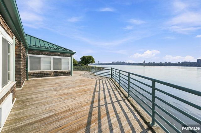 200 Grand Cove Way 4J, Edgewater, NJ 07020