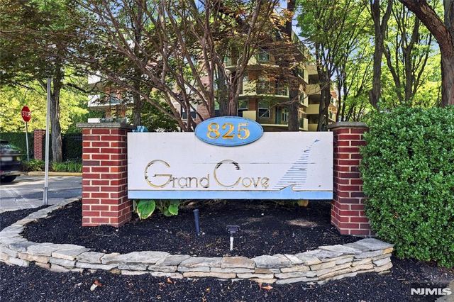 200 Grand Cove Way 4J, Edgewater, NJ 07020