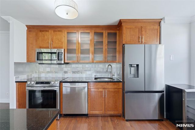 200 Grand Cove Way 4J, Edgewater, NJ 07020