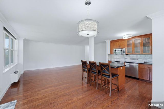 200 Grand Cove Way 4J, Edgewater, NJ 07020