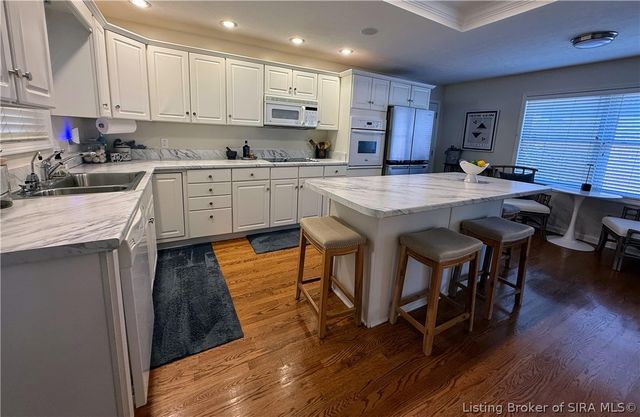 3214 Slate Creek Court, New Albany, IN 47150