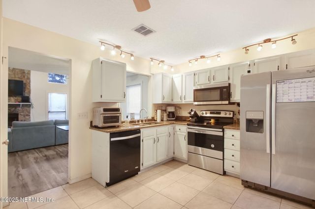 11716 VALLEY GARDEN Drive, Jacksonville, FL 32225