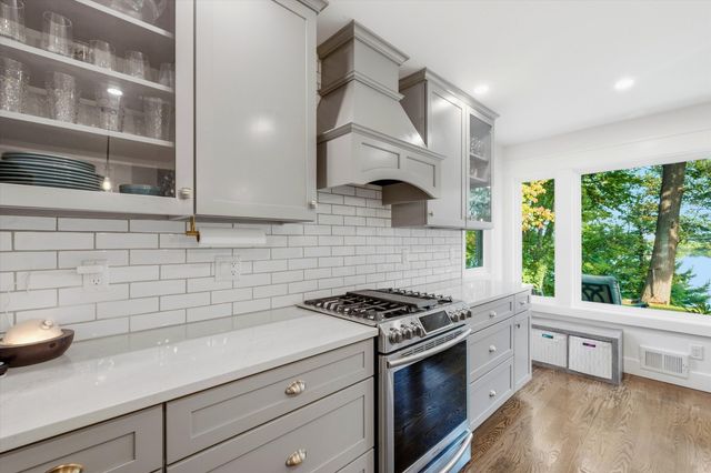 7963 Lake Crest Drive, Ypsilanti Twp, MI 48197