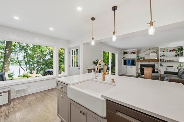 7963 Lake Crest Drive, Ypsilanti Twp, MI 48197