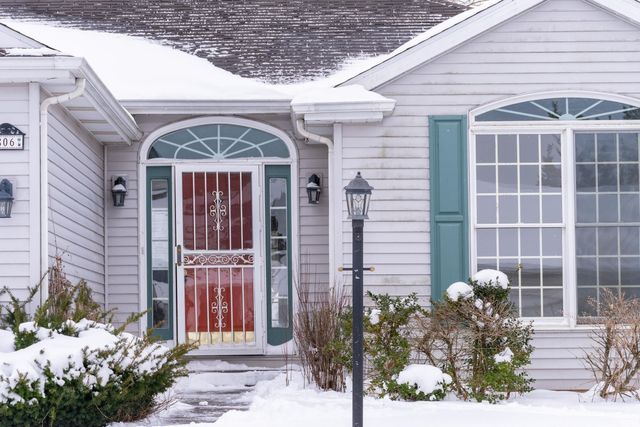 806 Copperfield Drive, South Bend, IN 46614