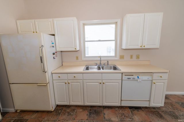 806 Copperfield Drive, South Bend, IN 46614