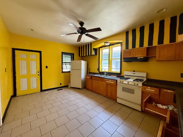 2040 W 67th Place, Chicago, IL 60636