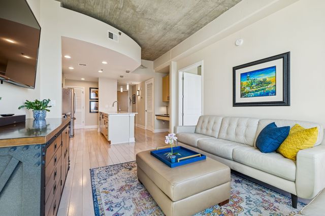 415 Church St Apt 2212, Nashville, TN 37219