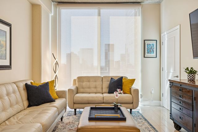 415 Church St Apt 2212, Nashville, TN 37219