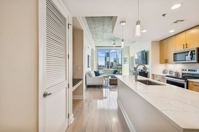 415 Church St Apt 2212, Nashville, TN 37219