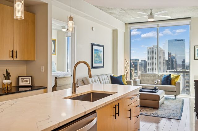 415 Church St Apt 2212, Nashville, TN 37219