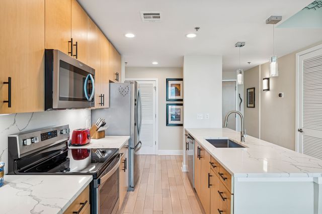 415 Church St Apt 2212, Nashville, TN 37219