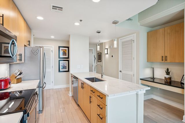 415 Church St Apt 2212, Nashville, TN 37219