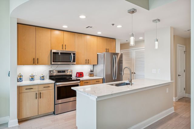 415 Church St Apt 2212, Nashville, TN 37219