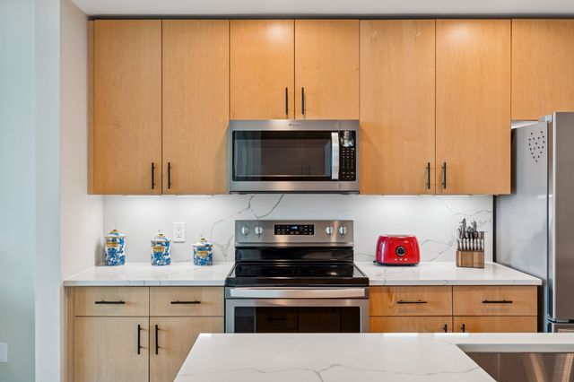 415 Church St Apt 2212, Nashville, TN 37219