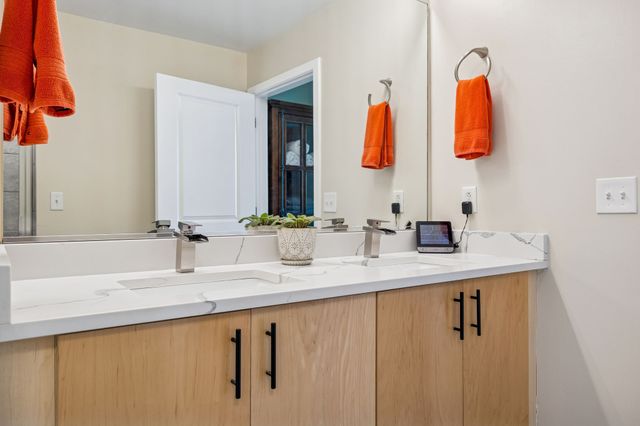 415 Church St Apt 2212, Nashville, TN 37219