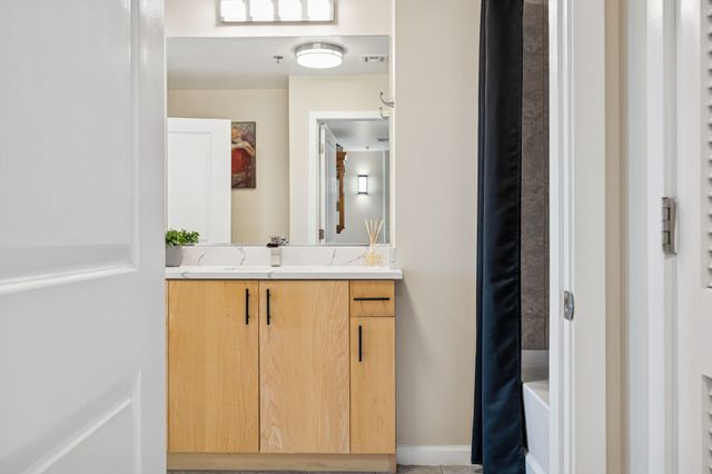 415 Church St Apt 2212, Nashville, TN 37219