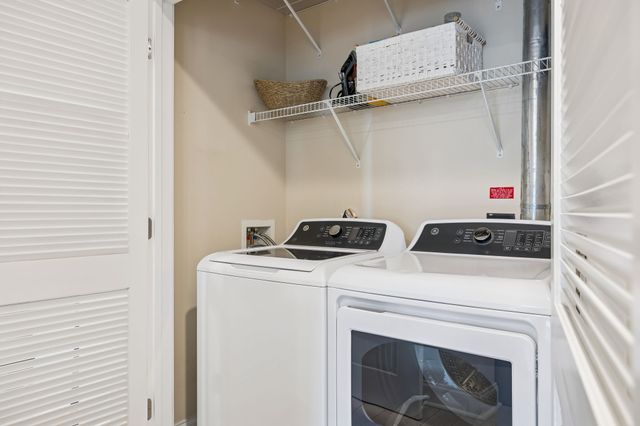 415 Church St Apt 2212, Nashville, TN 37219