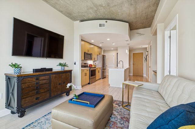 415 Church St Apt 2212, Nashville, TN 37219