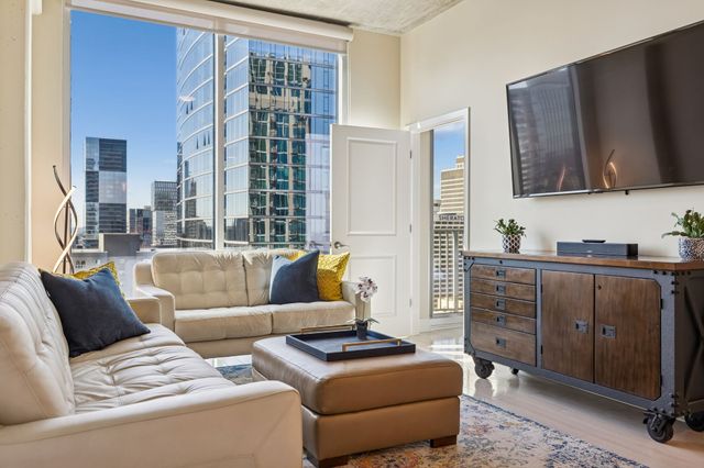 415 Church St Apt 2212, Nashville, TN 37219