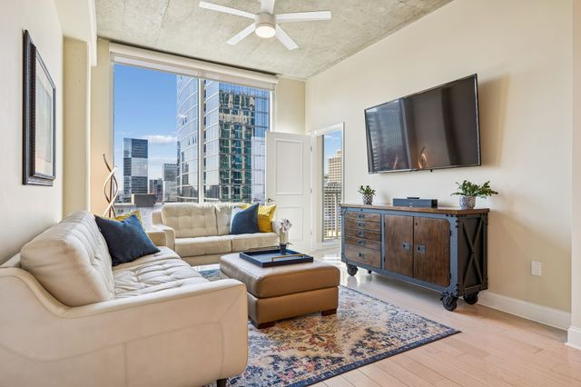 415 Church St Apt 2212, Nashville, TN 37219