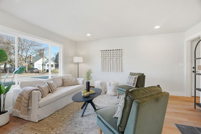 1422 E 9TH Ave, Spokane, WA 99202