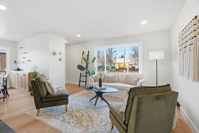 1422 E 9TH Ave, Spokane, WA 99202