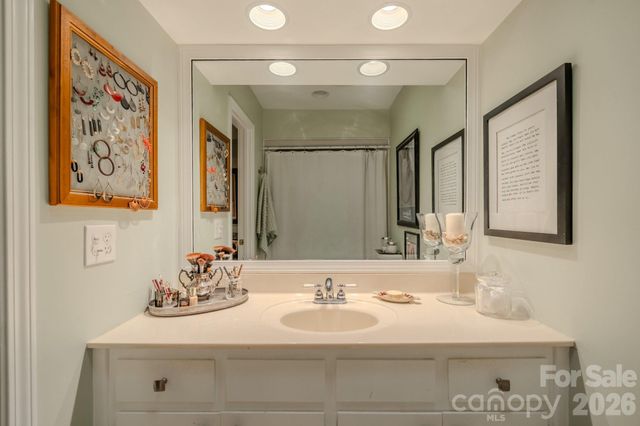 77 Chestnut Street 106, Tryon, NC 28782