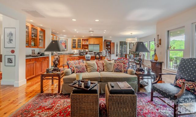 77 Chestnut Street 106, Tryon, NC 28782
