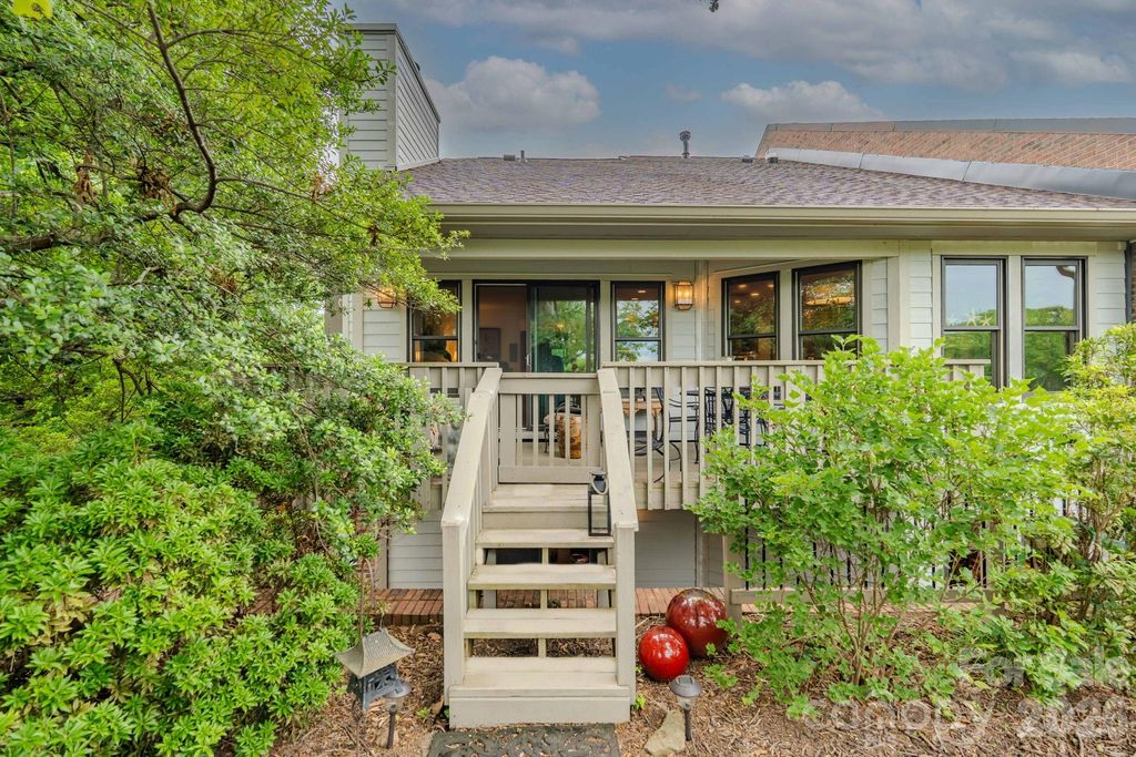 77 Chestnut Street 106, Tryon, NC 28782