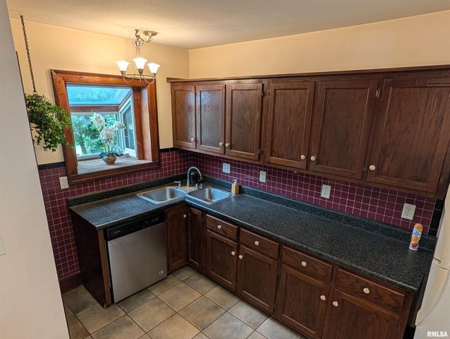 1120 N Amos Street, Springfield, IL 62702