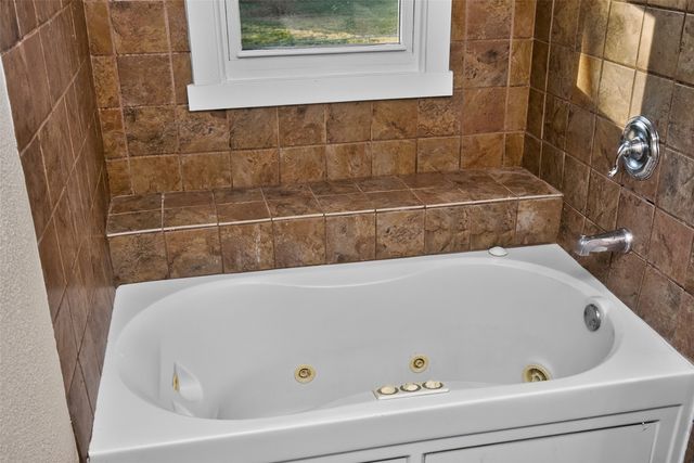 671 Marlou Parkway, Des Moines, IA 50320