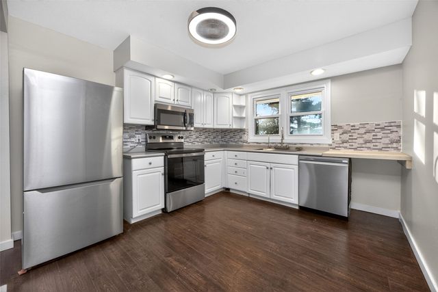 671 Marlou Parkway, Des Moines, IA 50320