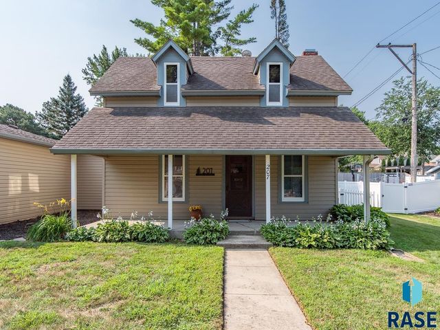 207 E 30th St Street, Sioux Falls, SD 57105
