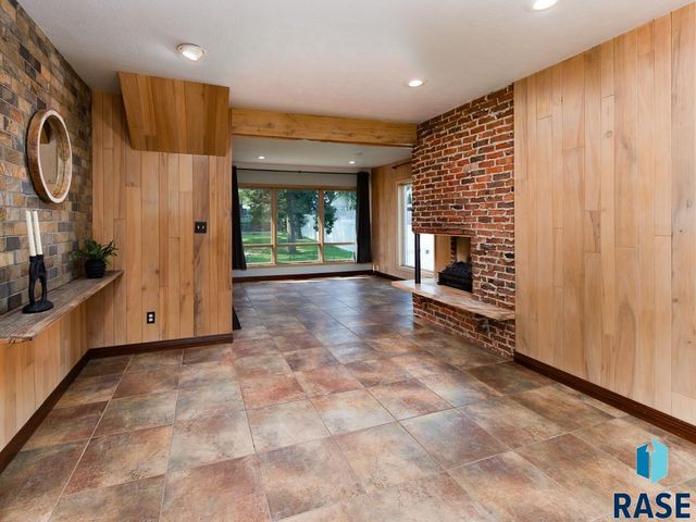 207 E 30th St Street, Sioux Falls, SD 57105