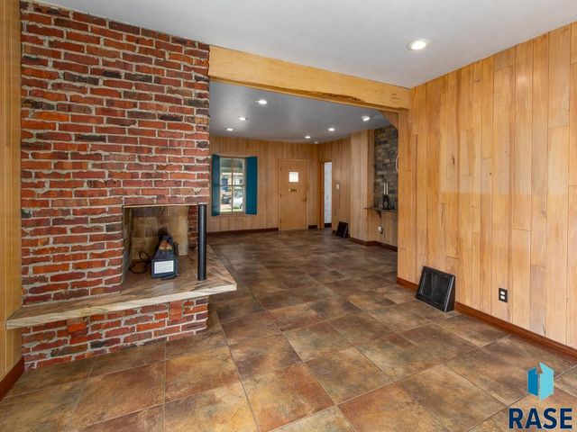 207 E 30th St Street, Sioux Falls, SD 57105