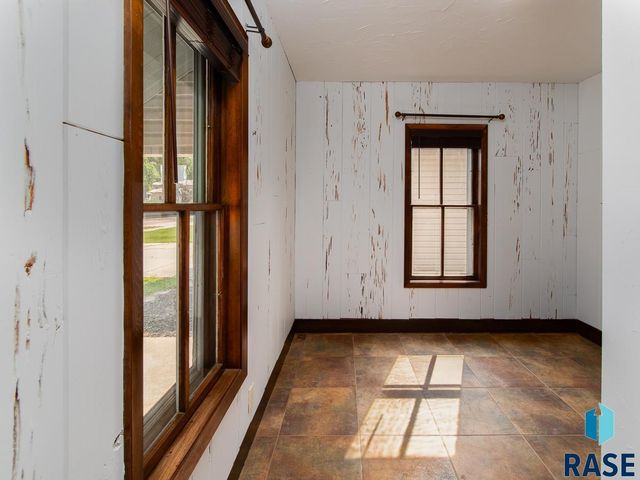 207 E 30th St Street, Sioux Falls, SD 57105