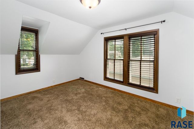 207 E 30th St Street, Sioux Falls, SD 57105