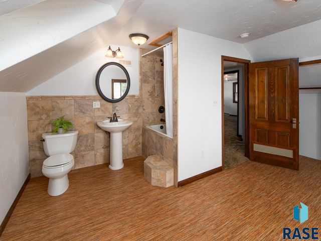 207 E 30th St Street, Sioux Falls, SD 57105