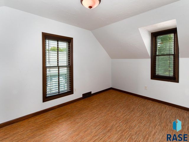 207 E 30th St Street, Sioux Falls, SD 57105