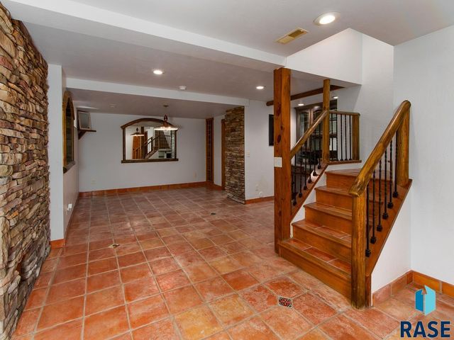 207 E 30th St Street, Sioux Falls, SD 57105